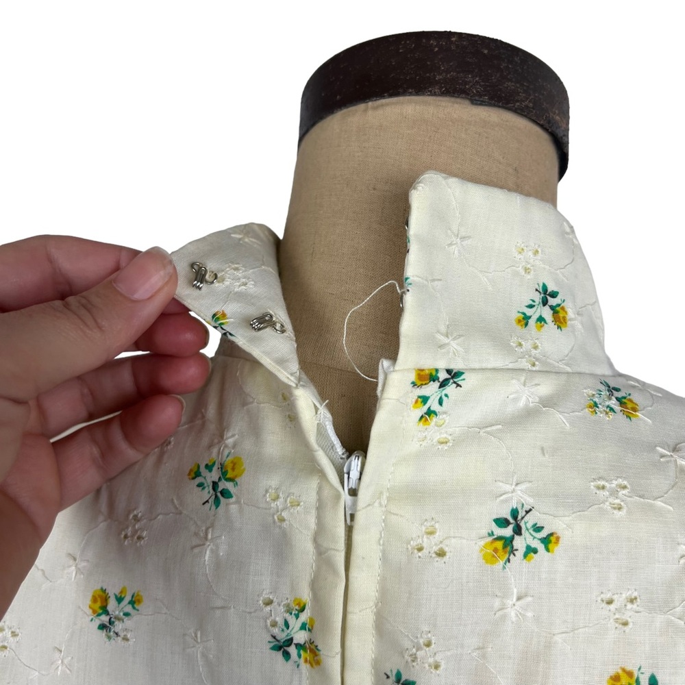 Vintage 1960s handmade pale yellow eyelet floral maxi dress‎ - Picture 9 of 15